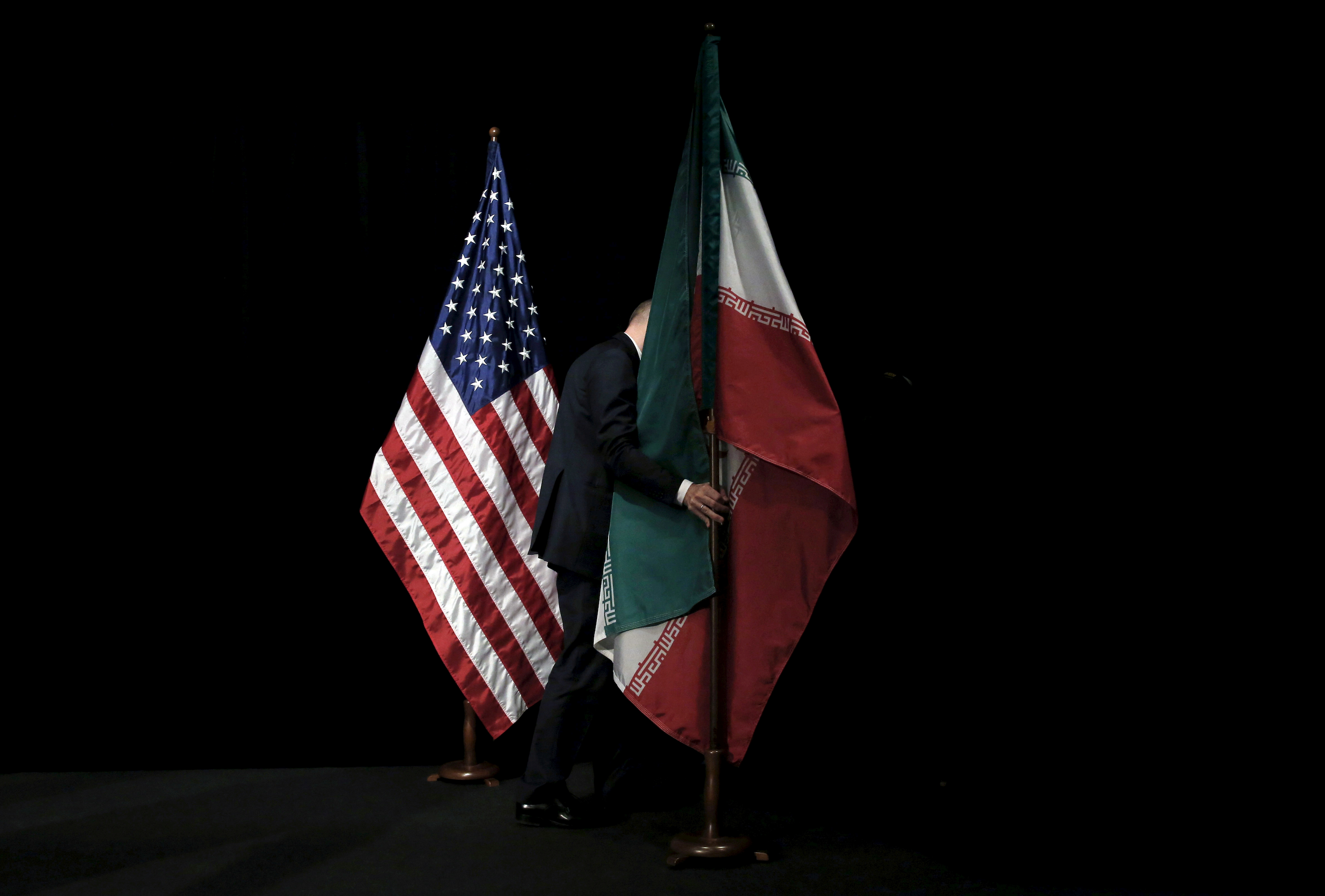 Iran releases to house arrest 5 US citizens in deal with US