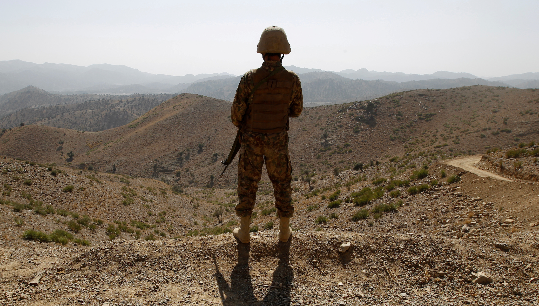 Islamist militants kill six Pakistani soldiers, army says