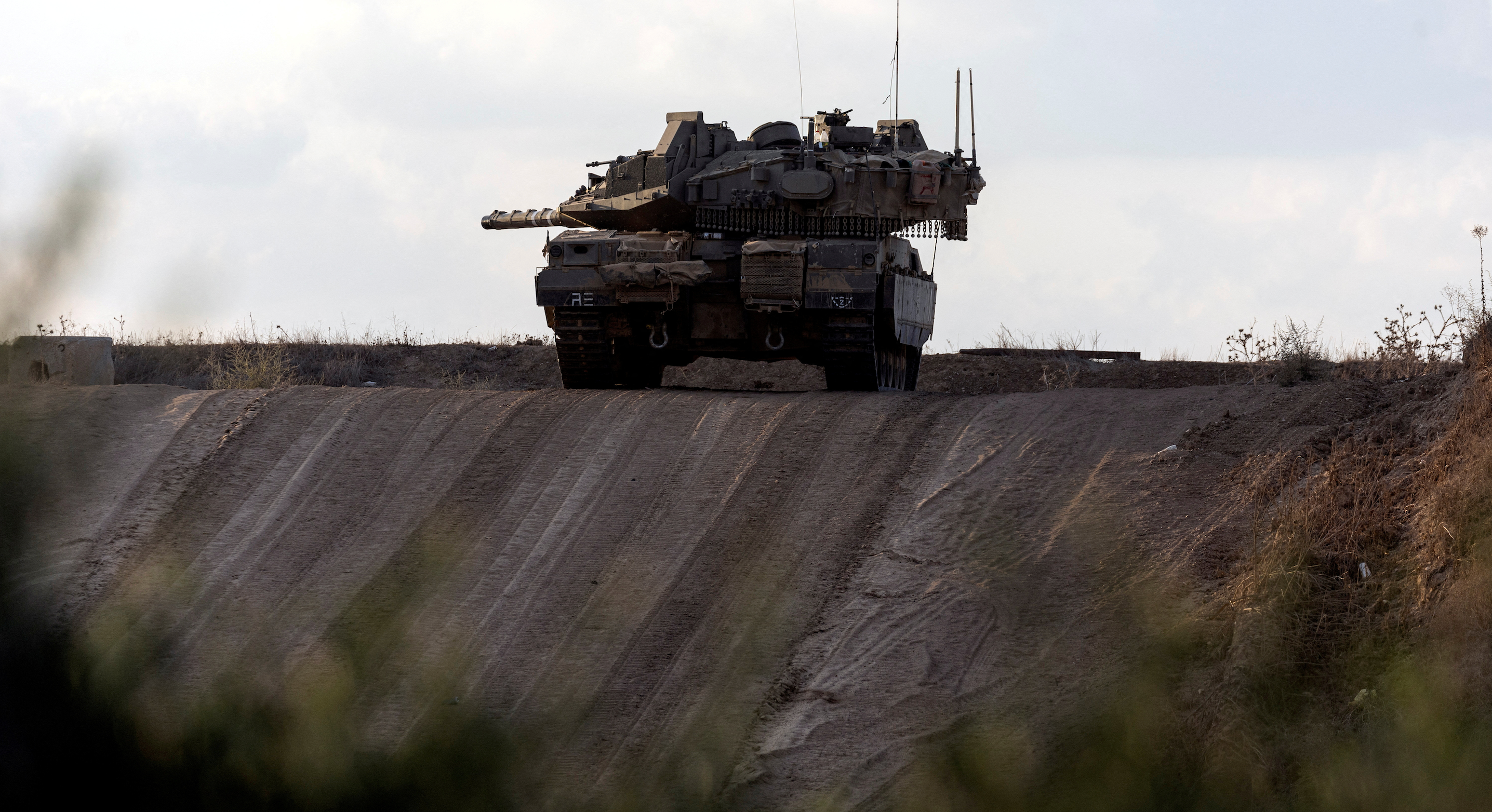 More tanks poised around Gaza City, Netanyahu says Israel to run security after war