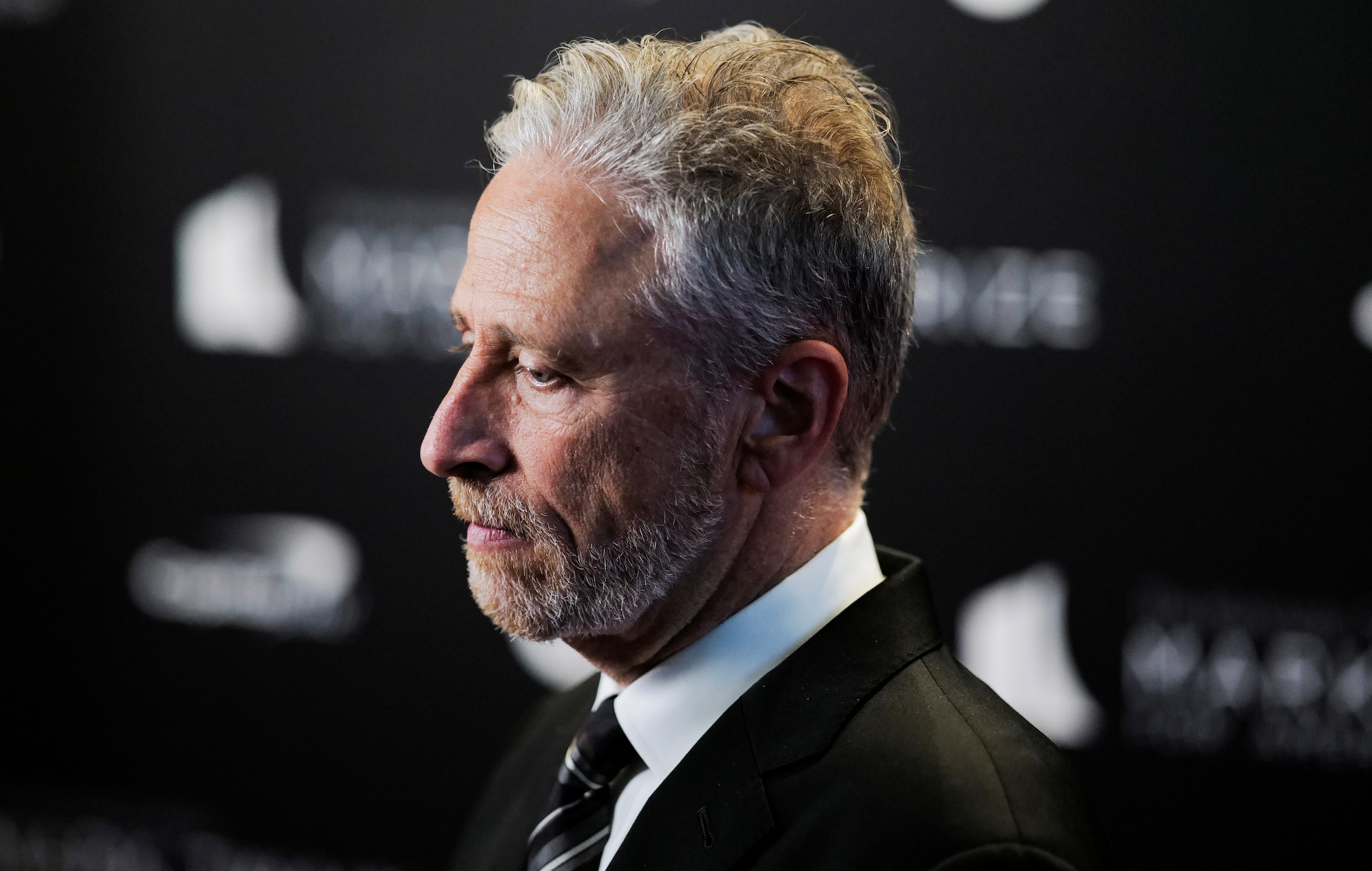 US lawmakers question Apple over Jon Stewart's China content
