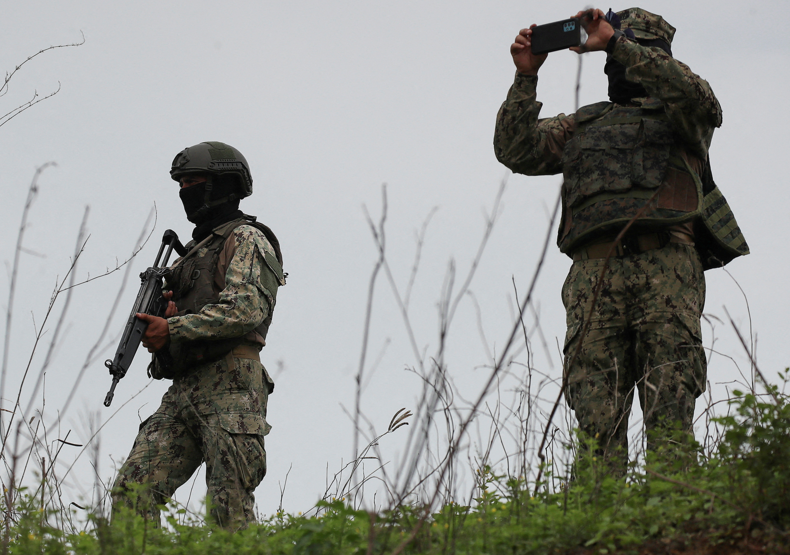 Dozens of prisoners escape Ecuador jail amid military operations