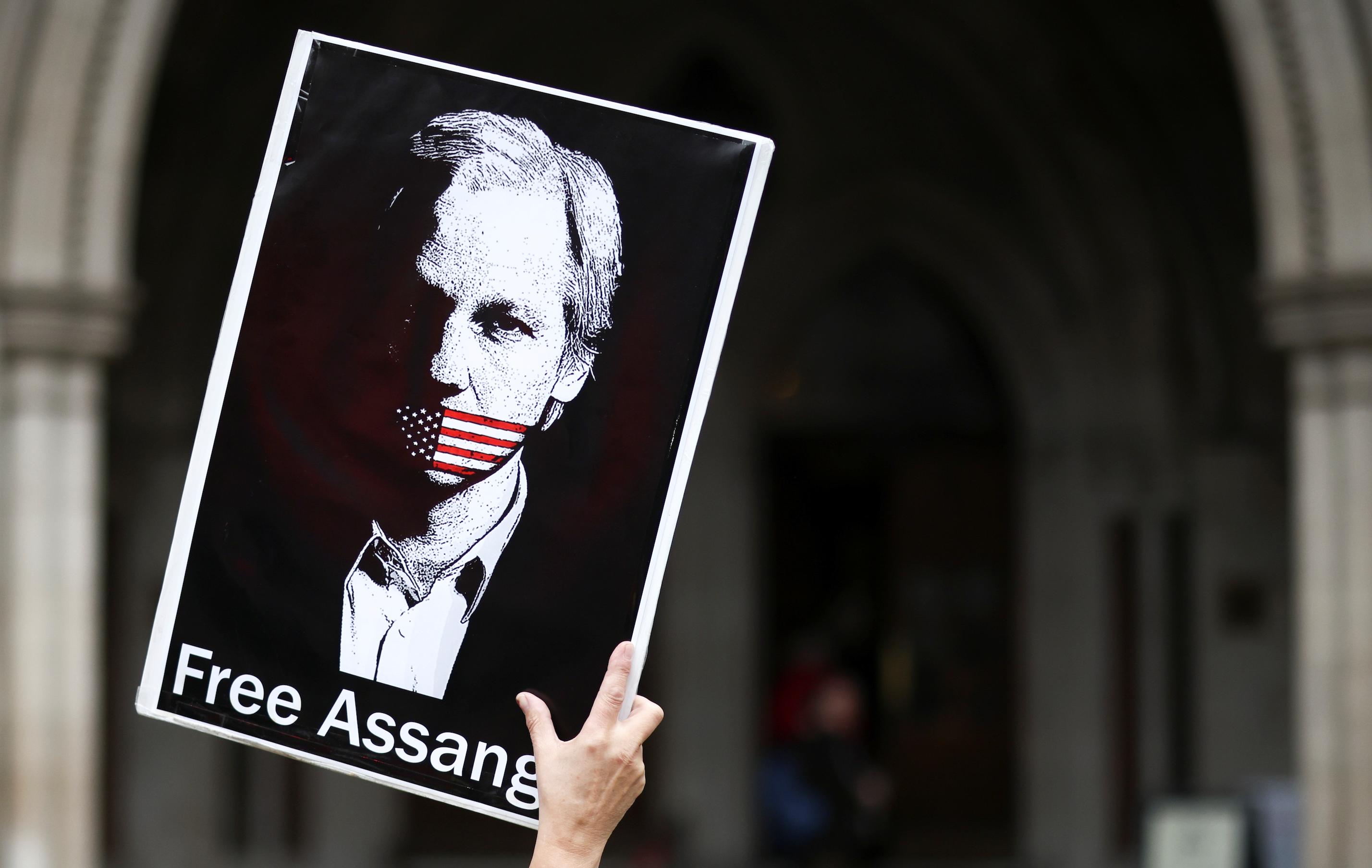 US considering Australia request to drop Julian Assange prosecution