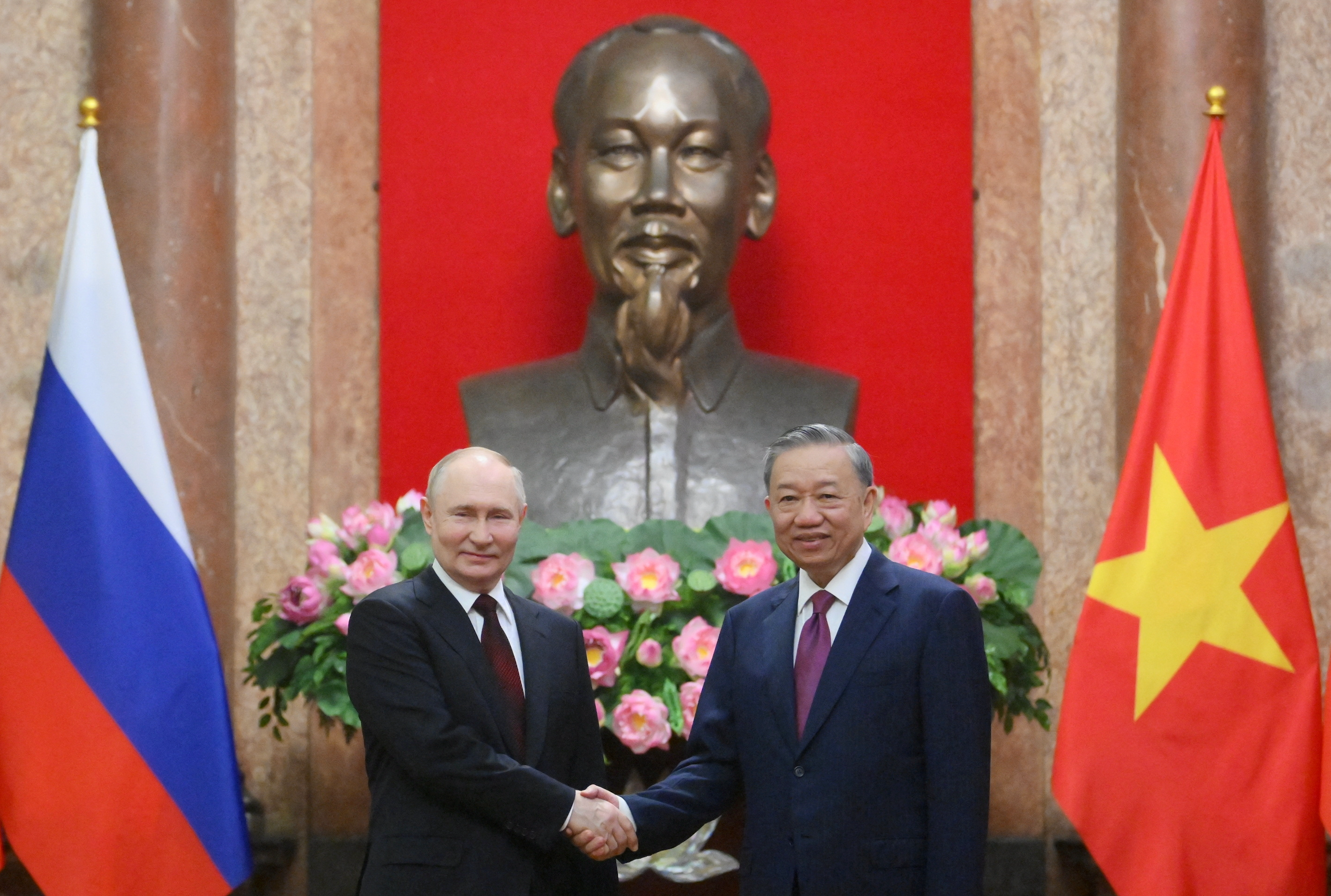 Visiting Vietnam, Putin seeks new “security architecture” for Asia