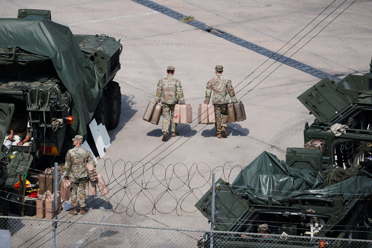 U.S. Army soldiers move jerrycans at a U.S. army base near the demilitarized zone separating two Koreas, in Dongducheon, South Korea, August 18, 2026.   REUTERS/Kim Hong-Ji
