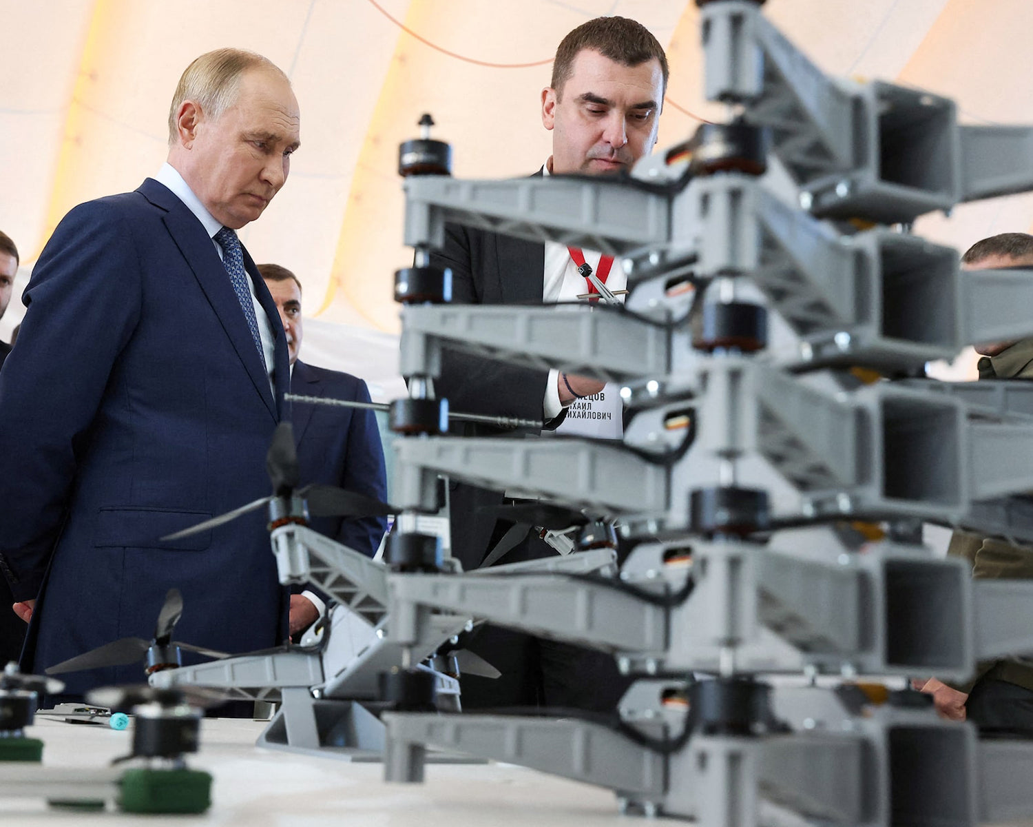 Ukraine says China supplying Russian military factories