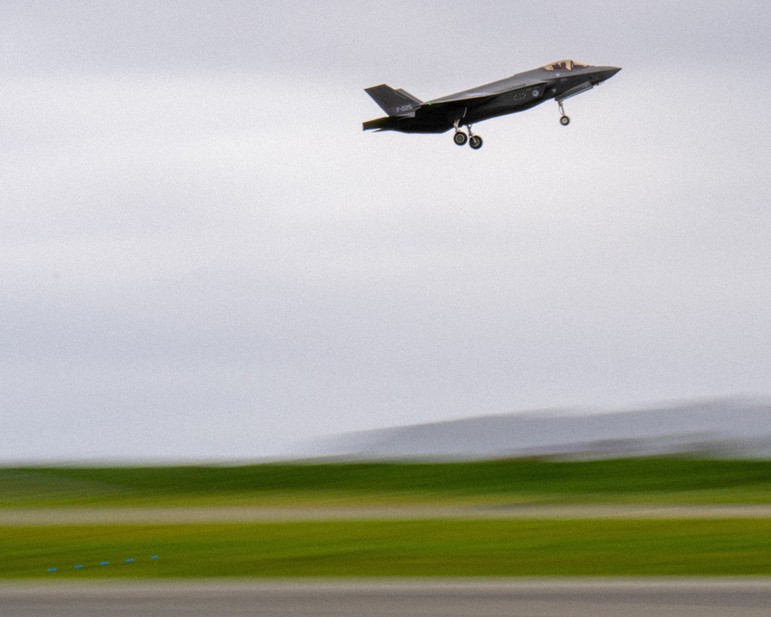 Estonia says Russian jet violates airspace, triggers response