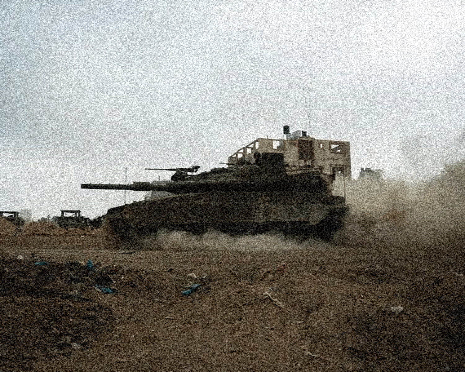 Israeli tank shelling, airstrikes kill 21 in Gaza, breaking ceasefire