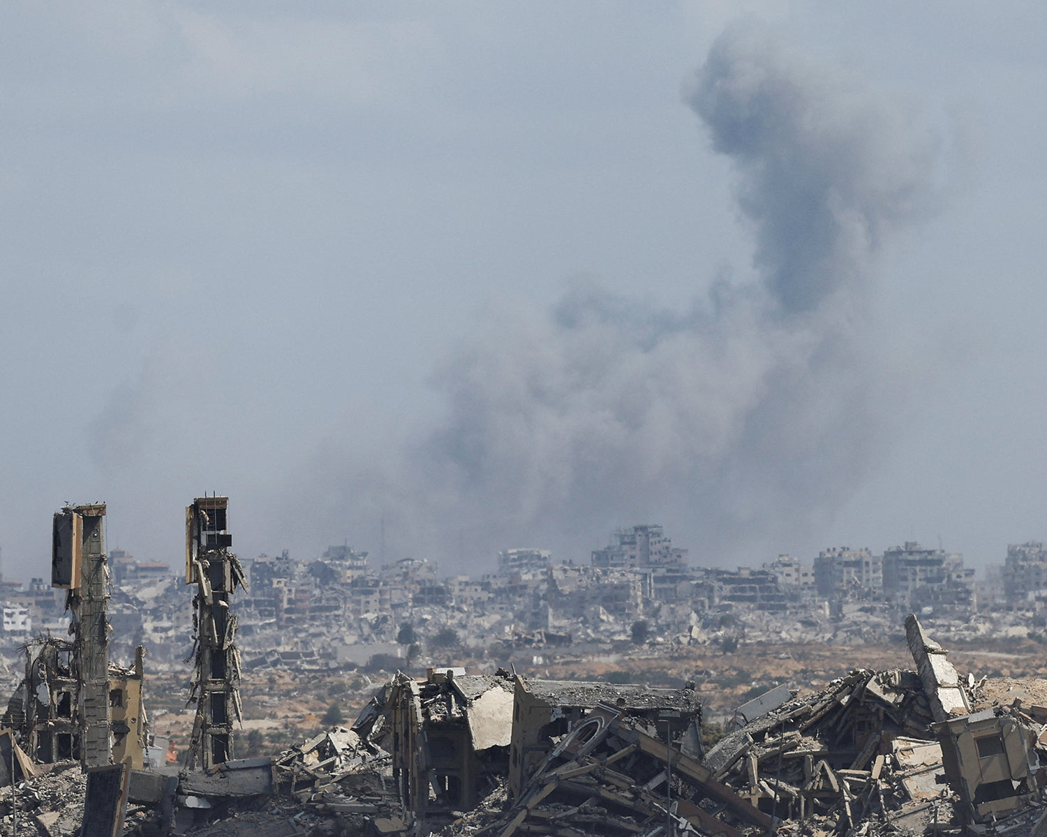 Israeli strikes kill 19 more Palestinians amid Gaza City push, as Netanyahu heads to US