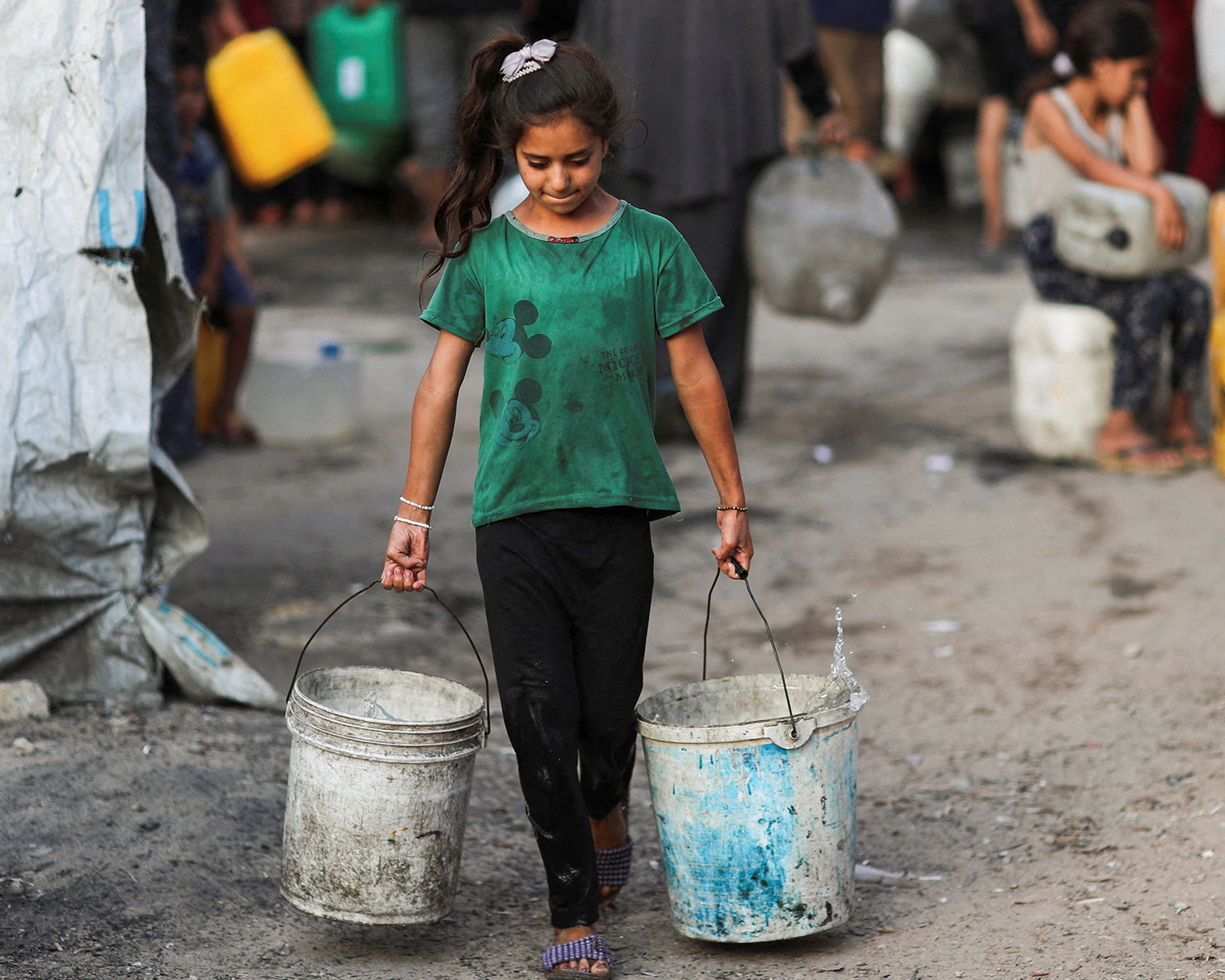 Amid starvation, dehydration hits Gaza due to broken pipelines and polluted aquifers