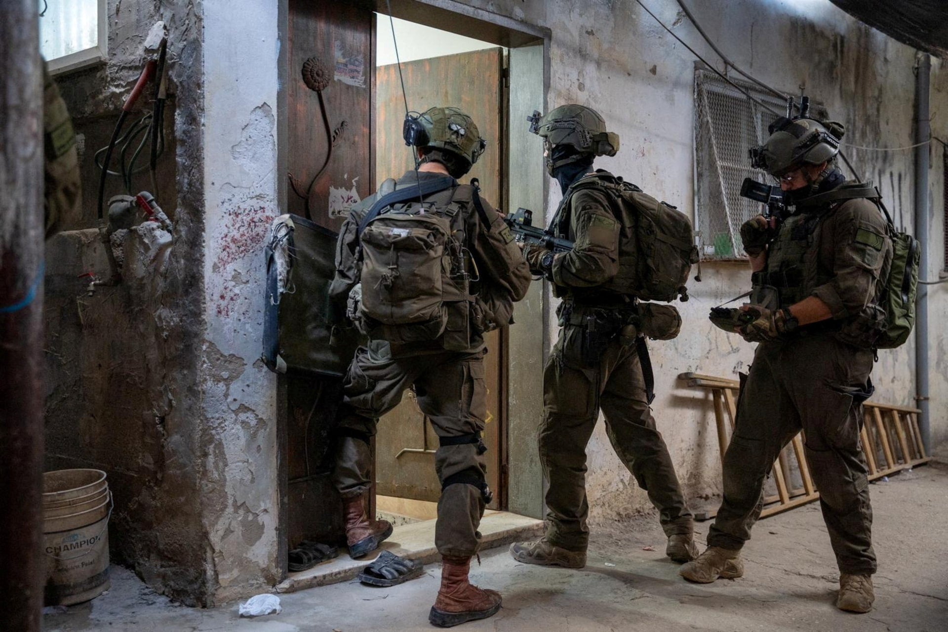 Israeli forces pull out of Jenin, leaving buildings and infrastructure damaged