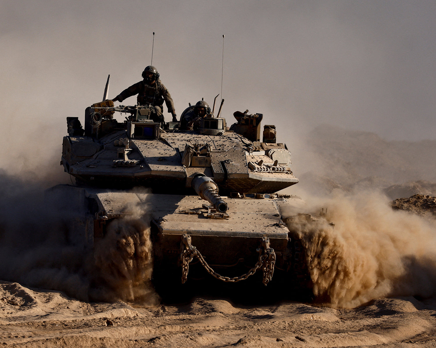Israeli tanks close in on Gaza City