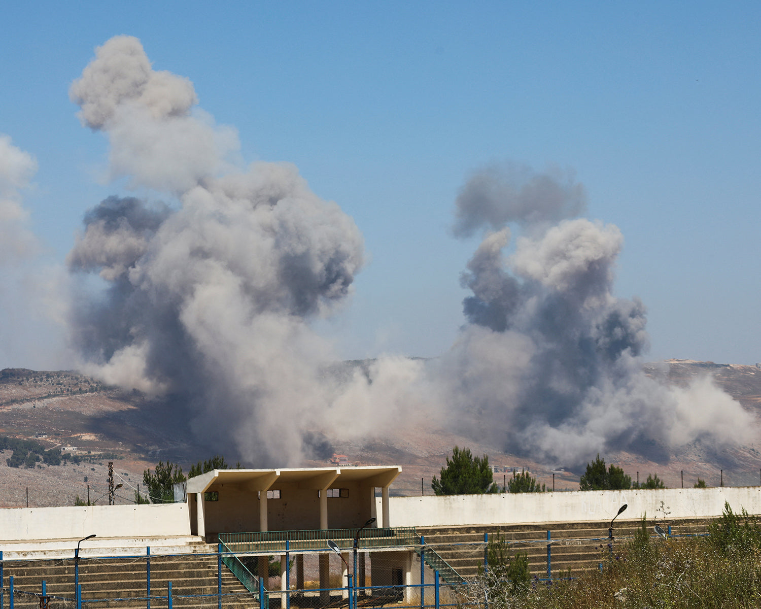 Israeli strikes rock southern Lebanon