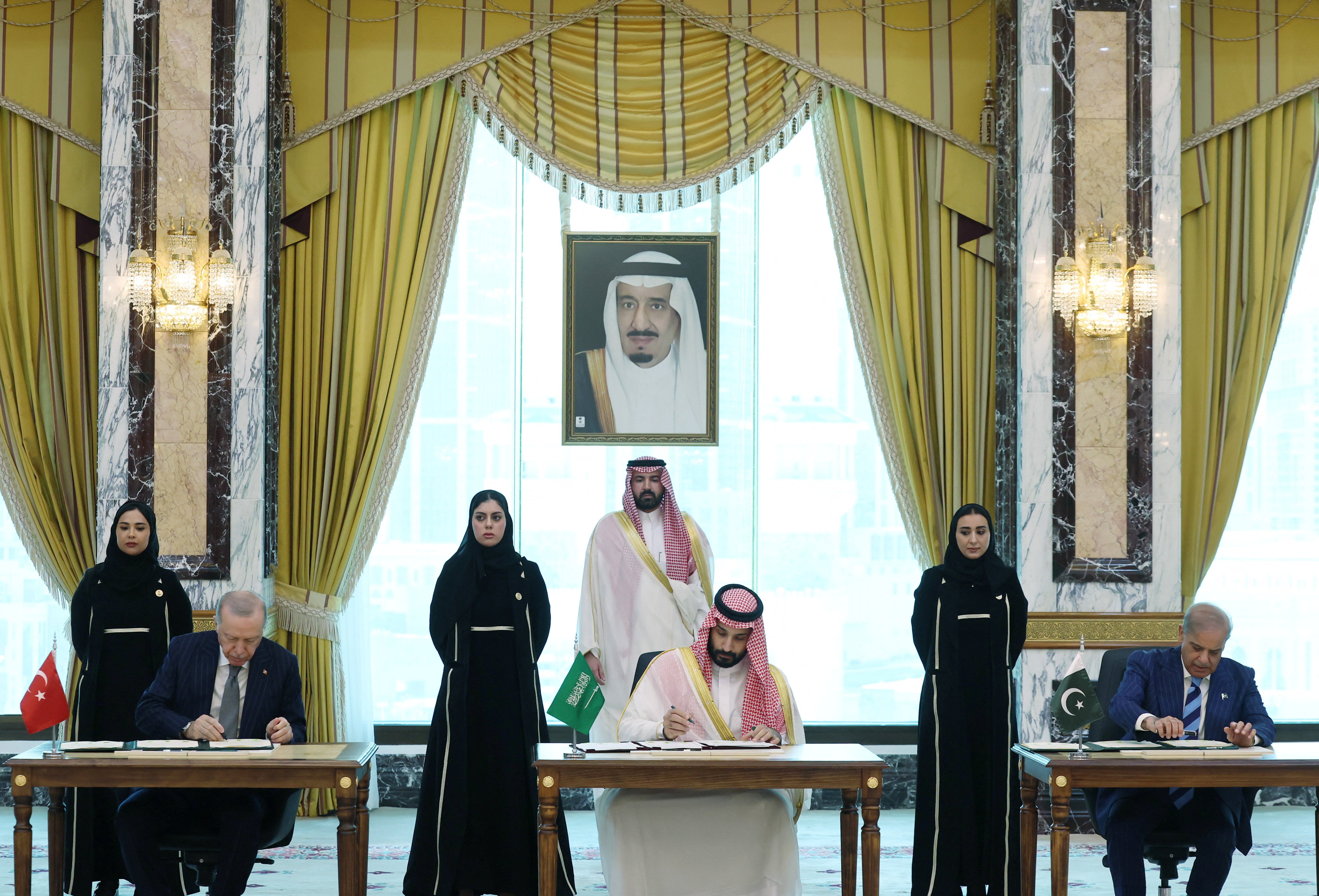 Turkish President Tayyip Erdogan, Saudi Crown Prince Mohammed bin Salman and Pakistan's Prime Minister Shehbaz Sharif sign a joint defense agreement in Mecca, Saudi Arabia, August 7, 2026. Murat Cetinmuhurdar/Turkish Presidential Press Office/Handout via