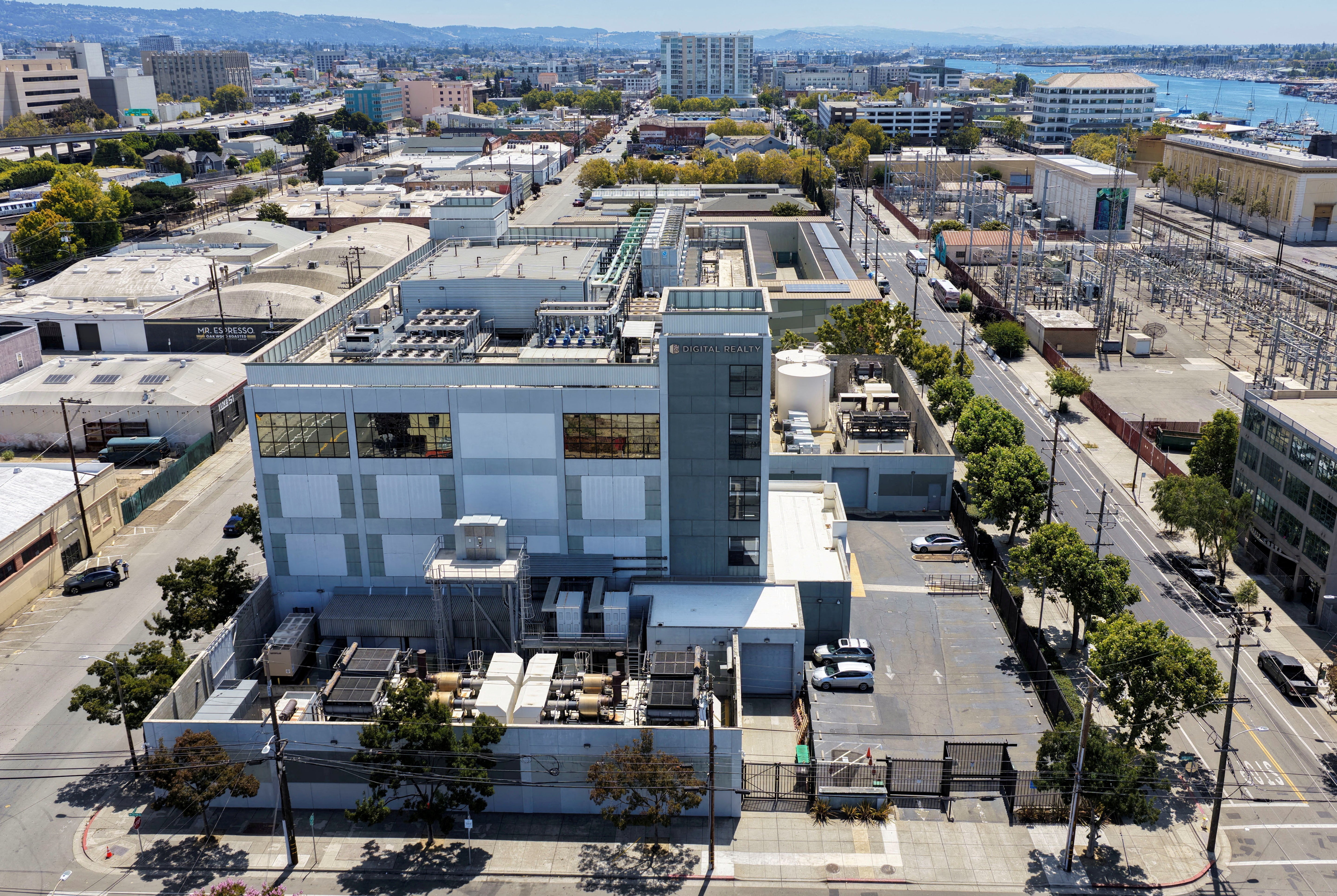 FILE PHOTO: A drone view of the Digital Realty data center in Oakland, California, U.S., July 18, 2026. REUTERS/Fred Greaves/File Photo