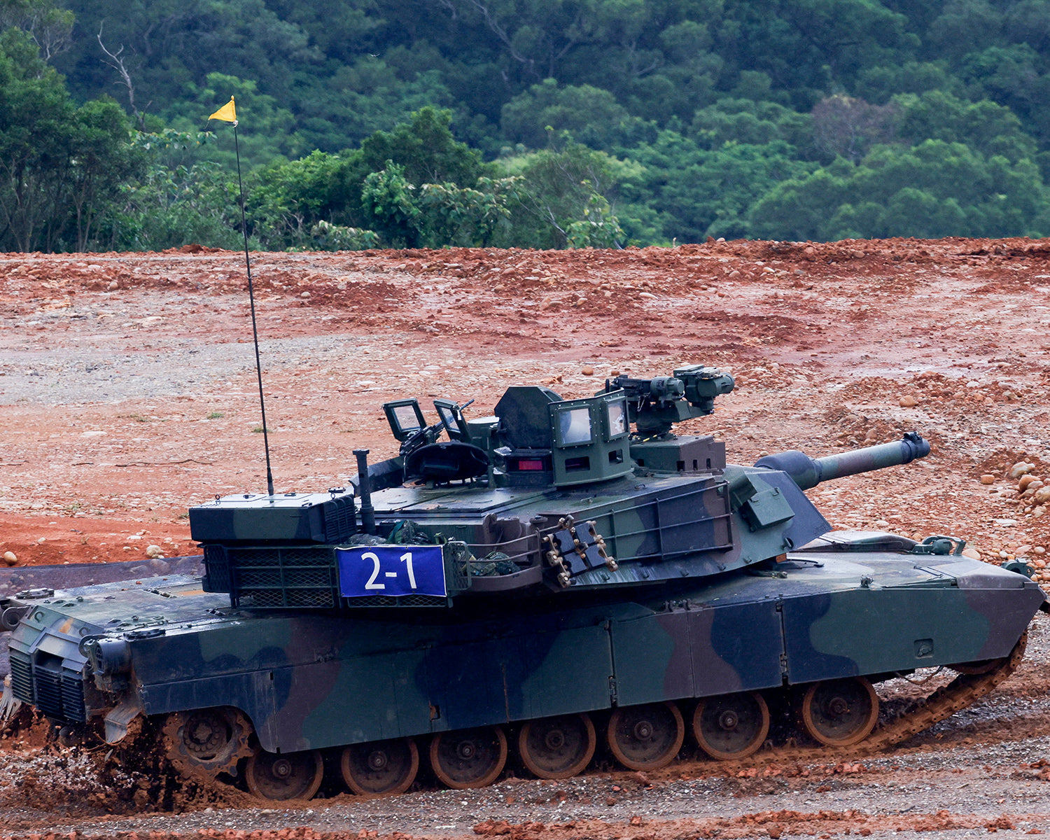 Taiwan displays new US-made Abrams tanks amid annual war games
