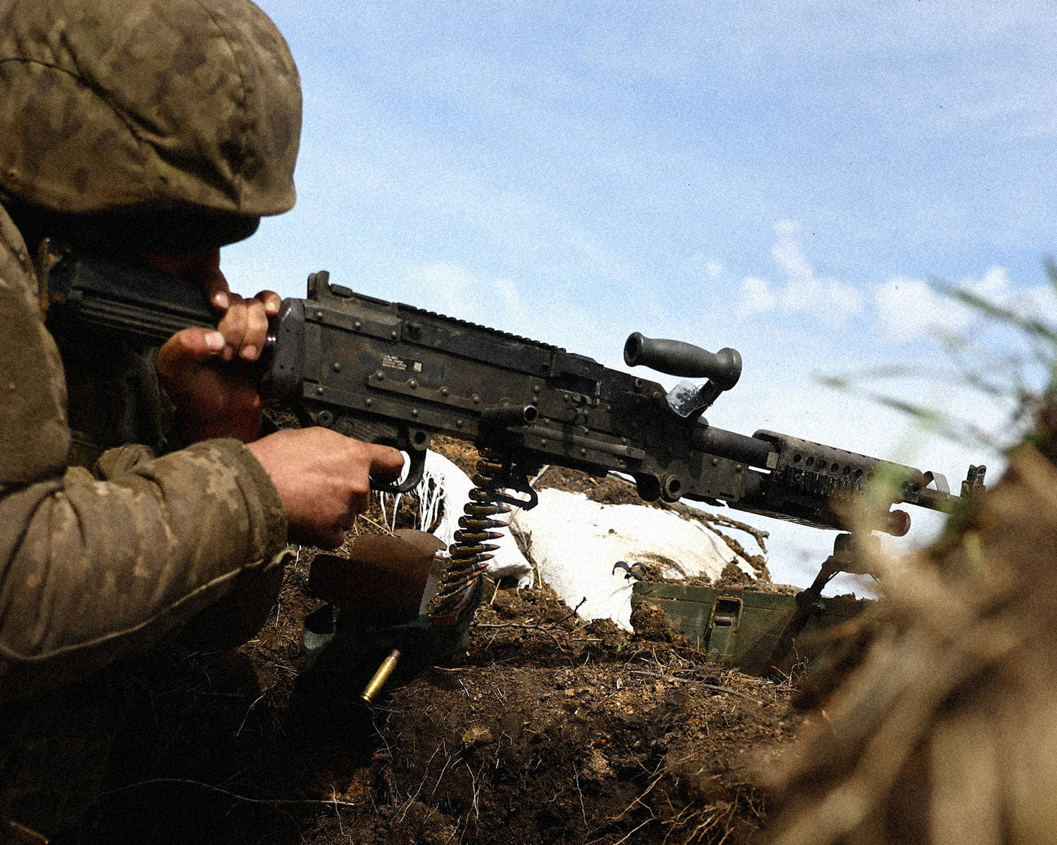 US threatens to cut intel, weapons to press Ukraine into peace deal, sources say